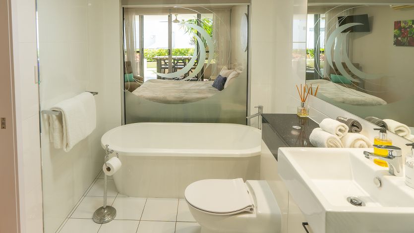 Vision Cairns Holiday Apartments ensuite