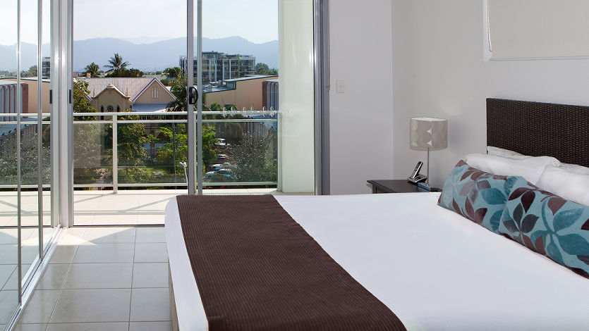 Vision Cairns Holiday Apartments mater bedroom
